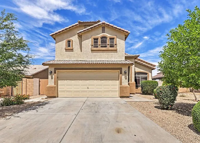 Spacious Phoenix-Area Escape With Pool And Hot Tub
