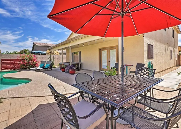 Spacious Phoenix-Area Escape With Pool And Hot Tub