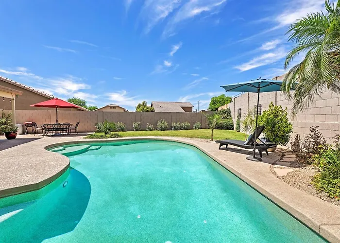 Spacious Phoenix-Area Escape With Pool And Hot Tub