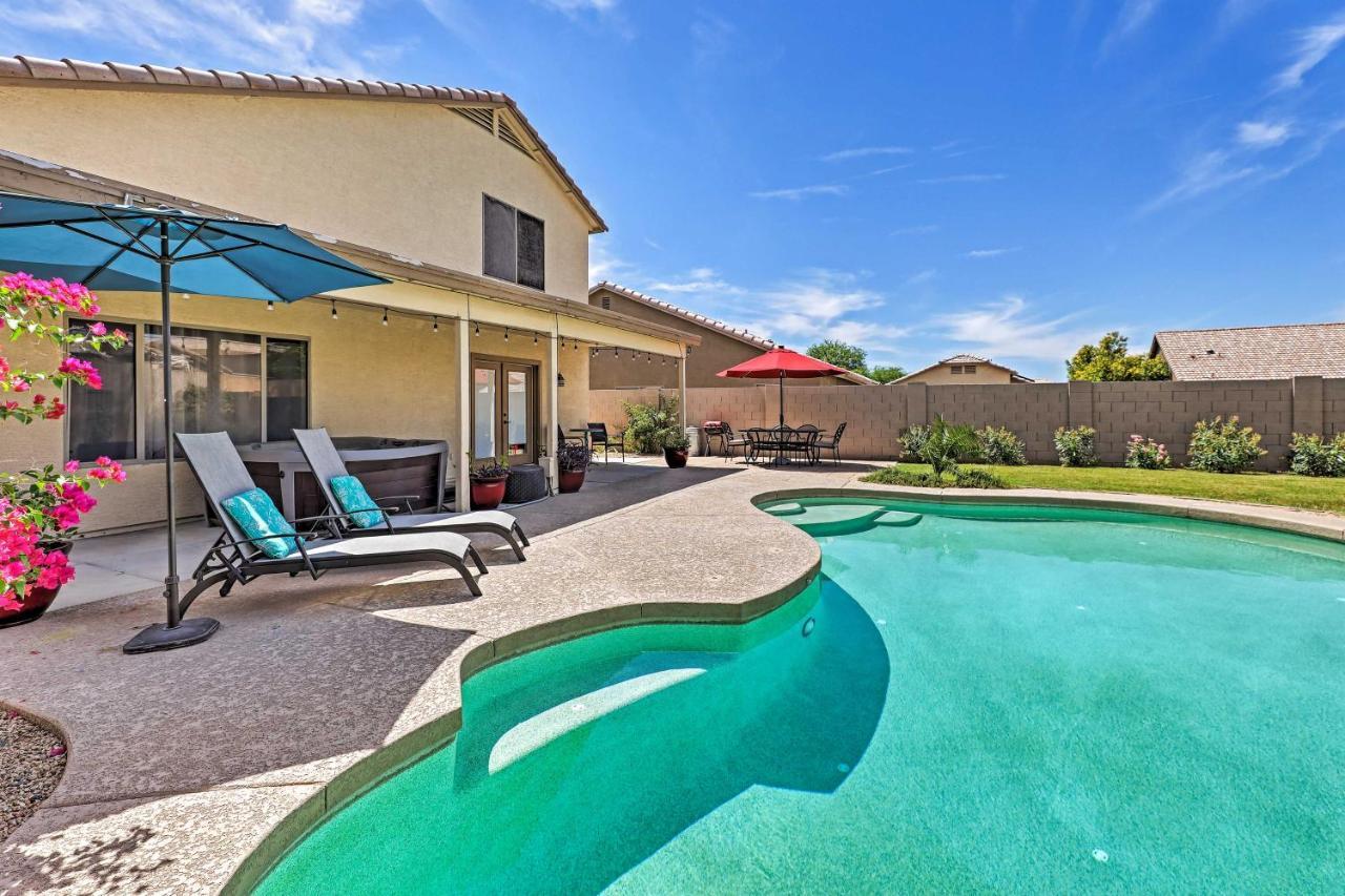 Сasa de vacaciones Spacious Phoenix-area Escape With Pool And Hot Tub