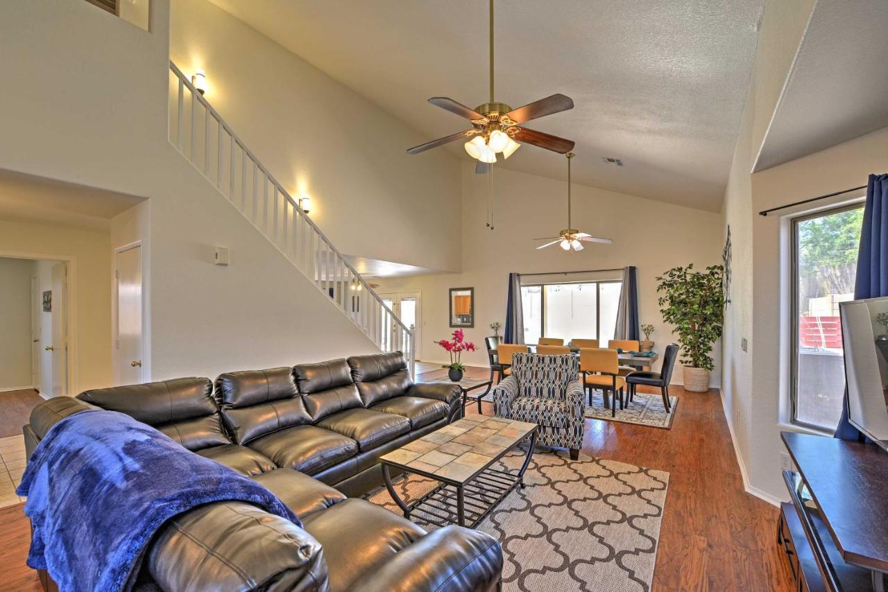 Spacious Phoenix-area Escape With Pool And Hot Tub Сasa de vacaciones Avondale