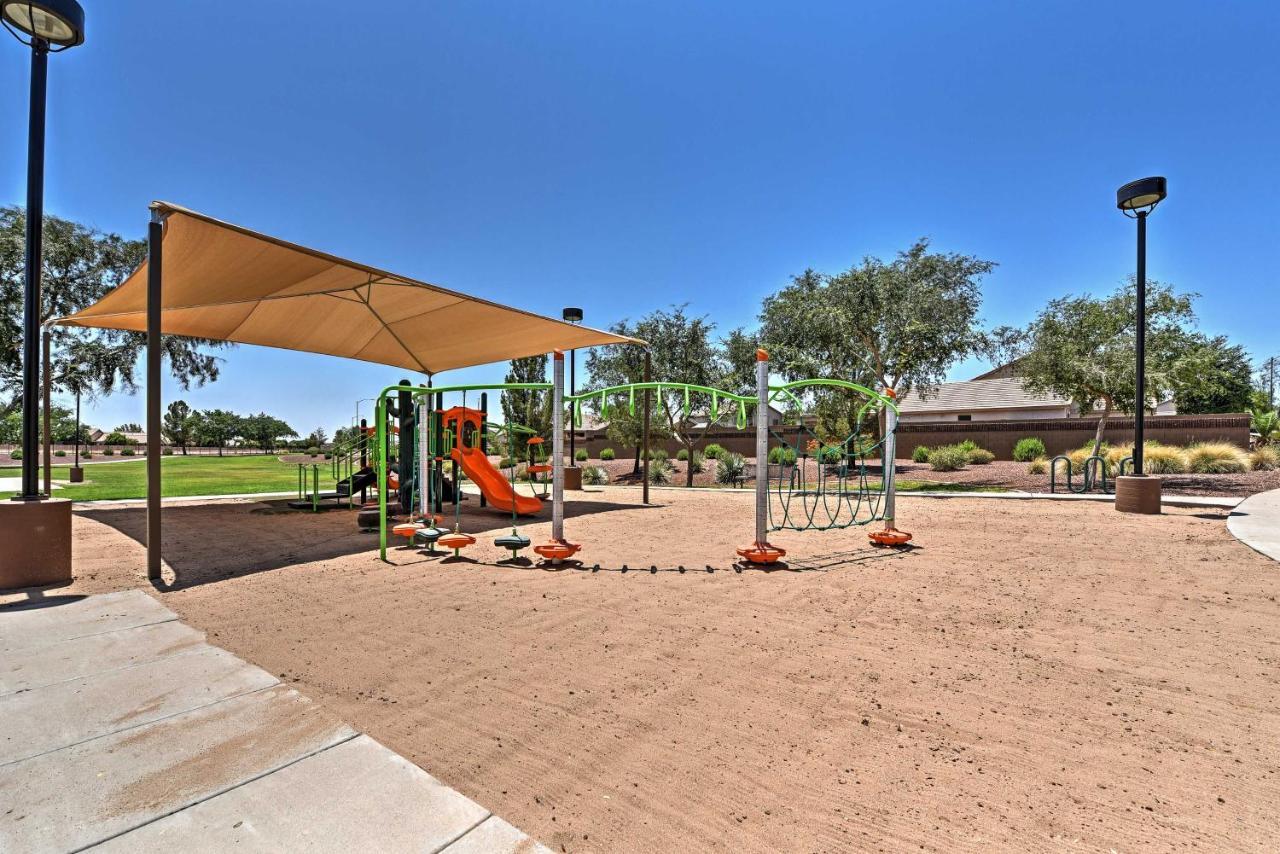 Сasa de vacaciones Spacious Phoenix-area Escape With Pool And Hot Tub